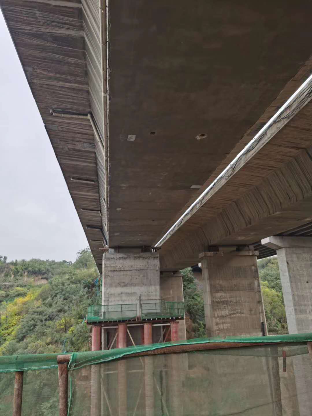 田林桥梁加固前制定可行设计方案图并用对施工方法